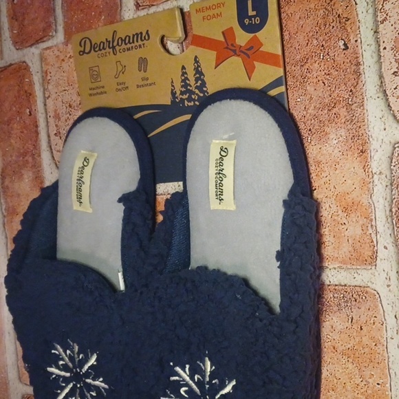 NEW Dearfoams navy snowflake slippers wmns sz 9 10 **One pair left** - Picture 2 of 3